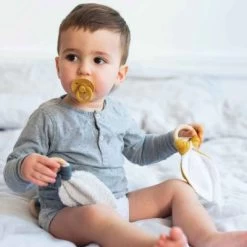 Anneau De Dentition En Bois Jaune Moutarde (personnalisable) -Djeco Magasin anneau de dentition en bois jaune moutarde personnalisable 5