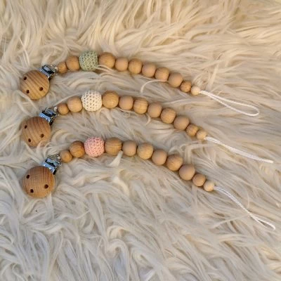 Attache Sucette En Bois Nude Rose Pâle 3 Attache Sucette En Bois Nude Rose Pâle – Image 3