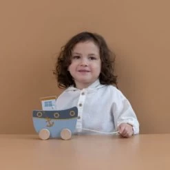 Little Dutch Bateau à Tirer Sailors Bay -Djeco Magasin bateau a tirer sailors bay 3