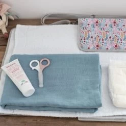 Beaba Crème Hydratante Visage Et Corps à L'huile D'amande Douce Bio (100 Ml) -Djeco Magasin creme hydratante visage et corps a l huile d amande douce bio 100 ml 7