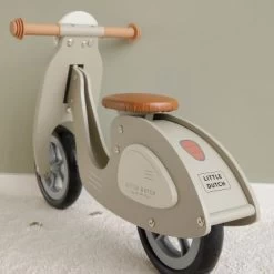Little Dutch Draisienne Scooter En Bois Olive 14 Little Dutch Draisienne Scooter En Bois Olive -Djeco Magasin draisienne scooter en bois olive 6