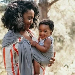 Echarpe De Portage Sling Sans Noeud Tissé En Coton Bio Gris Vintage 8 Echarpe De Portage Sling Sans Noeud Tissé En Coton Bio Gris Vintage -Djeco Magasin echarpe de portage sling sans noeud tisse en coton bio gris vintage 3