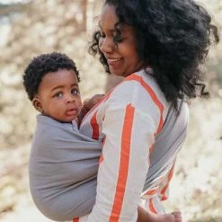 Echarpe De Portage Sling Sans Noeud Tissé En Coton Bio Gris Vintage 10 Echarpe De Portage Sling Sans Noeud Tissé En Coton Bio Gris Vintage -Djeco Magasin echarpe de portage sling sans noeud tisse en coton bio gris vintage 5