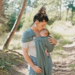 Echarpe De Portage Sling Sans Noeud Tissé En Coton Bio Vert Eucalyptus -Djeco Magasin echarpe de portage sling sans noeud tisse en coton bio vert eucalyptus 3