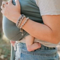 Echarpe De Portage Sling Sans Noeud Tissé En Coton Bio Vert Eucalyptus -Djeco Magasin echarpe de portage sling sans noeud tisse en coton bio vert eucalyptus 4