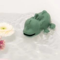 Lilliputiens Jouet De Bain Joe Le Dragon Flotteur -Djeco Magasin jouet de bain joe le dragon flotteur 5