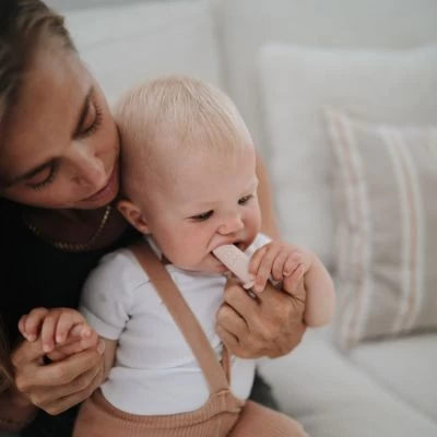 Mushie Lot De 2 Brosses à Dent à Doigt Shifting Sand/Clay 6 Mushie Lot De 2 Brosses à Dent à Doigt Shifting Sand/Clay – Image 6