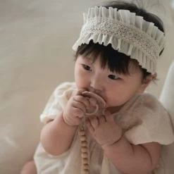 Lot De 2 Sucettes En Latex Daisy Bloom Aurora/Croissant (0-6 Mois) -Djeco Magasin lot de 2 sucettes en latex daisy bloom aurora croissant 0 6 mois 4