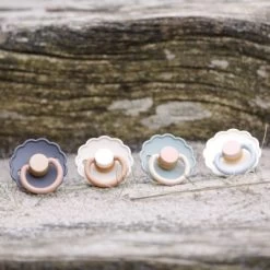 Lot De 2 Sucettes En Latex Daisy Bloom Aurora/Croissant (0-6 Mois) -Djeco Magasin lot de 2 sucettes en latex daisy bloom aurora croissant 0 6 mois 9