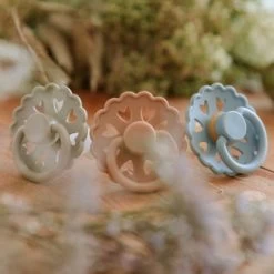 Lot De 2 Sucettes En Latex Fairytale Ole Lukoie/Hans (0-6 Mois) 15 Lot De 2 Sucettes En Latex Fairytale Ole Lukoie/Hans (0-6 Mois) -Djeco Magasin lot de 2 sucettes en latex fairytale ole lukoie hans 0 6 mois 6