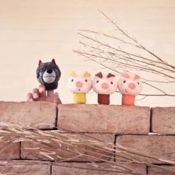 Lilliputiens Marionnette à Doigts Les Trois Petits Cochons -Djeco Magasin marionnette a doigts les trois petits cochons 3