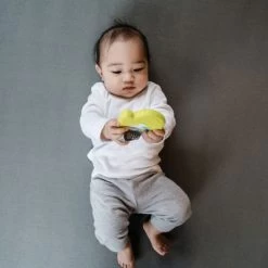 Mitaine De Dentition Glüv Lime -Djeco Magasin mitaine de dentition gluv lime 3