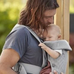 BabyBjörn Porte Bébé Mini Tissu Mesh 3D Gris -Djeco Magasin porte bebe mini tissu mesh 3d gris 6