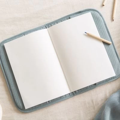 Protège Carnet De Santé Nid D'abeille Poema Stone Blue 4 Protège Carnet De Santé Nid D'abeille Poema Stone Blue – Image 4