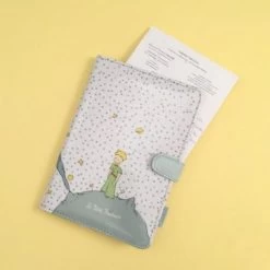 Protège Carnet De Santé Petit Prince -Djeco Magasin protege carnet de sante petit prince 3