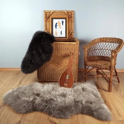 Tapis Peau De Mouton Douchka Taupe (67 X 100 Cm) 2 Tapis Peau De Mouton Douchka Taupe (67 X 100 Cm) – Image 2